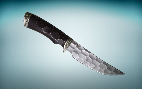 Нож Амур-2 из дамаска с инкрустацией и гравюрой под камень. Цена: 8750руб.